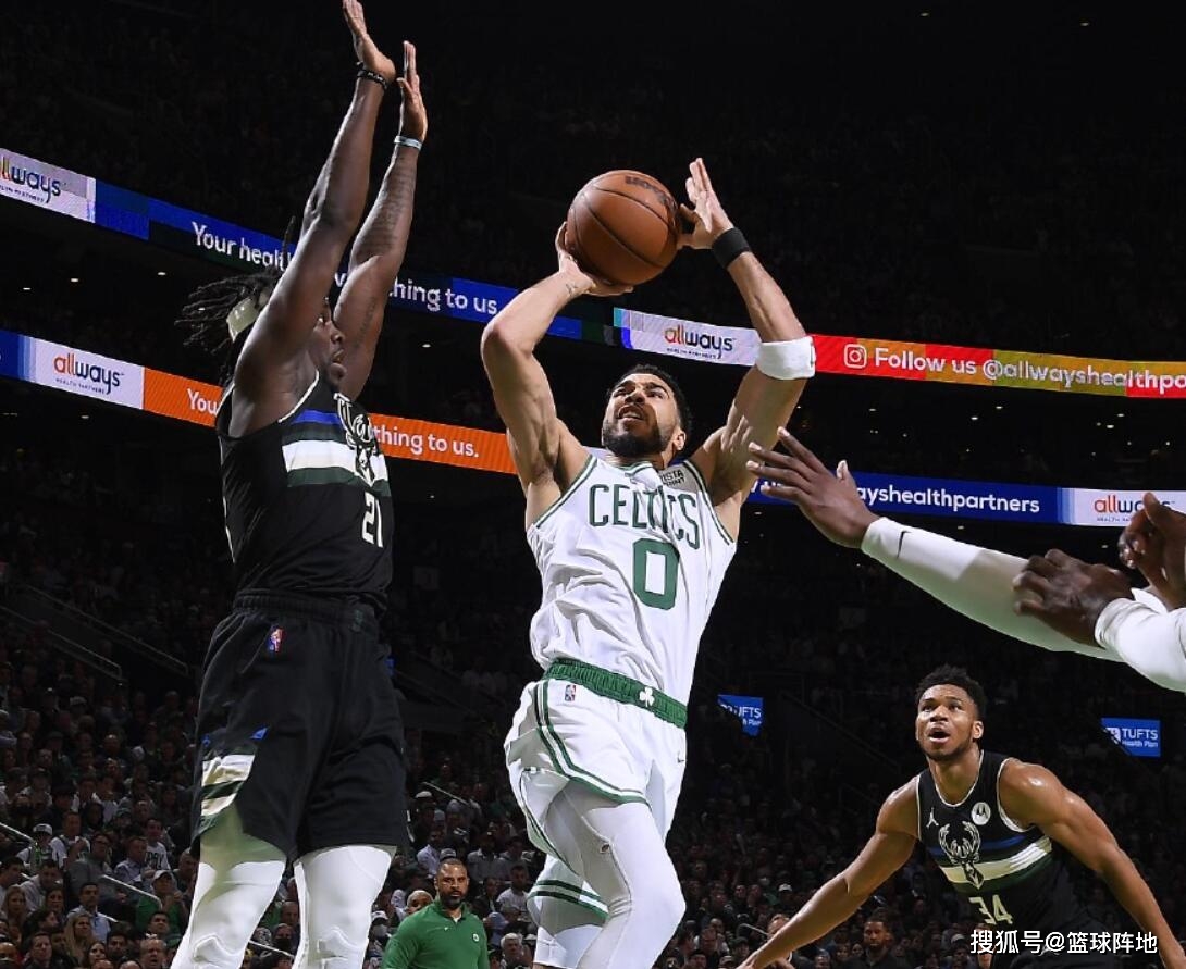 爱游戏AC米兰训练开放日，加时末段官宣签约引欢呼，NBA季后赛在即，数据趋势出现新变化的简单介绍